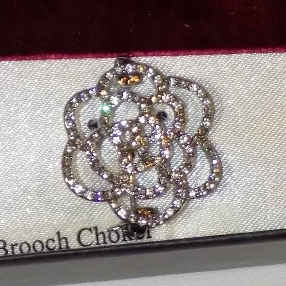 Lot 2 New Guess Interchangeable Brooch Choker & Crystal Flower Necklace Bundle - Picture 4 of 15